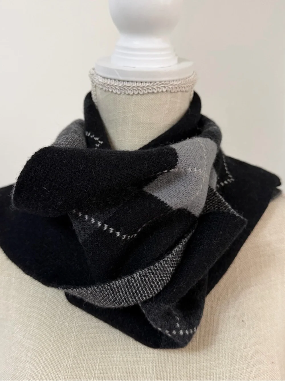Banana Republic 100% Wool Scarf